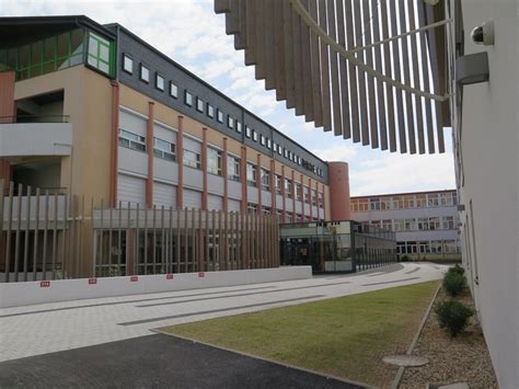 collège et lycée saint pierre chanel|Classement des lycées 2024 Saint.